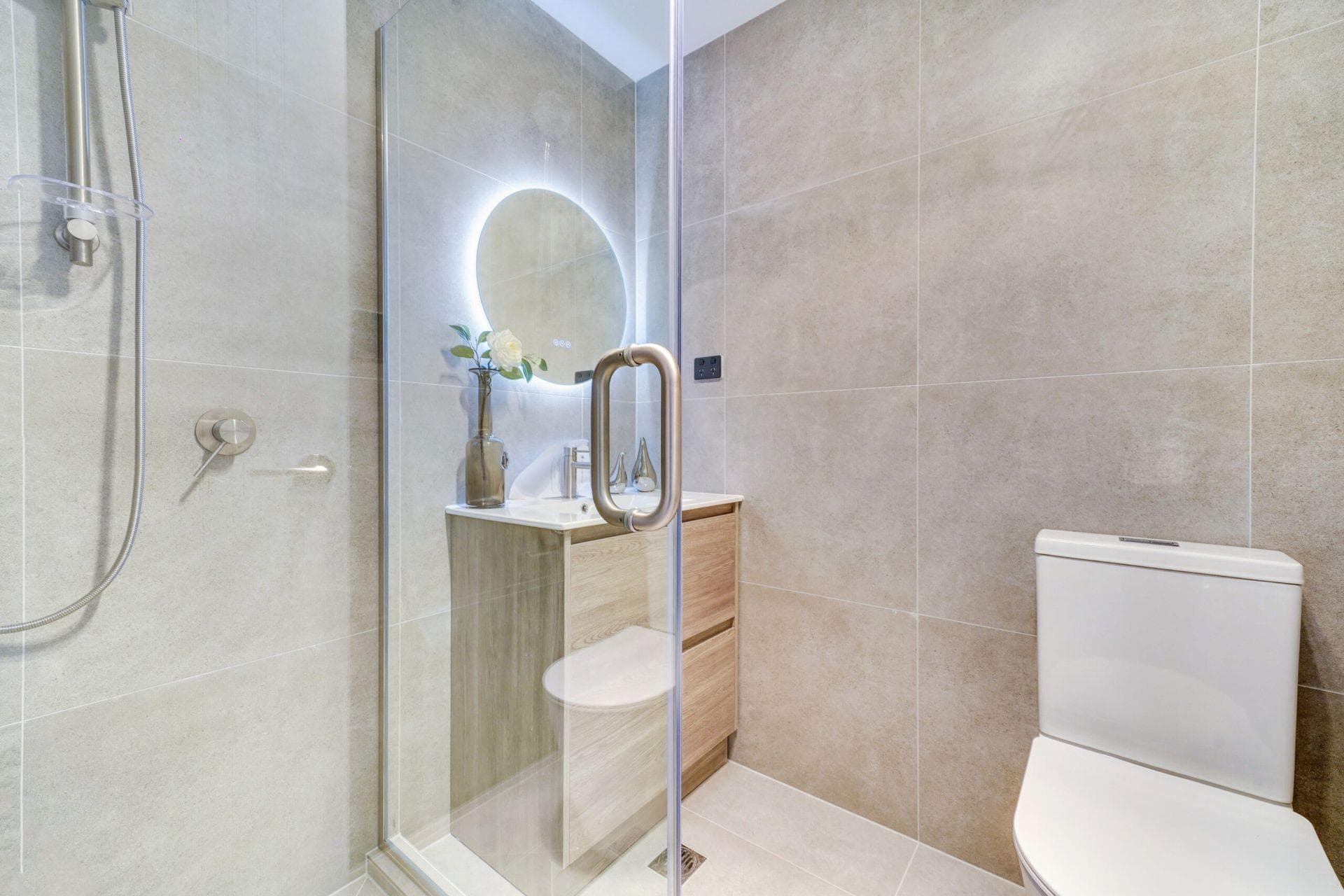 6 & 8 Wilmshurst Avenue, Papatoetoe. Photo 9 of 15.