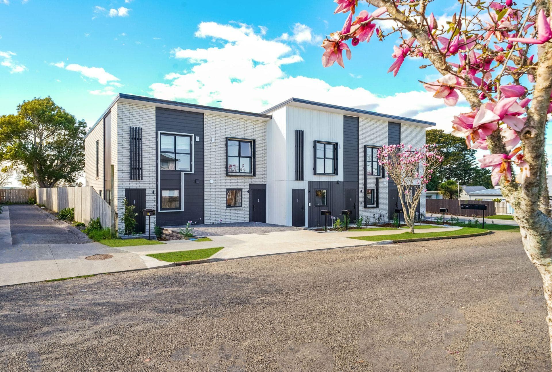 6 & 8 Wilmshurst Avenue, Papatoetoe. Photo 10 of 15.