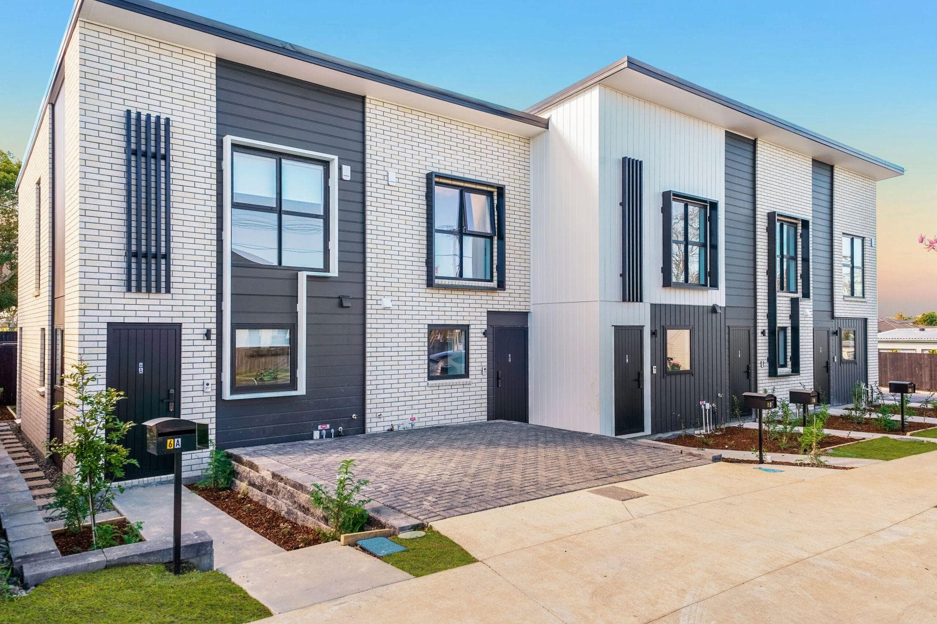 6 & 8 Wilmshurst Avenue, Papatoetoe. Photo 11 of 15.