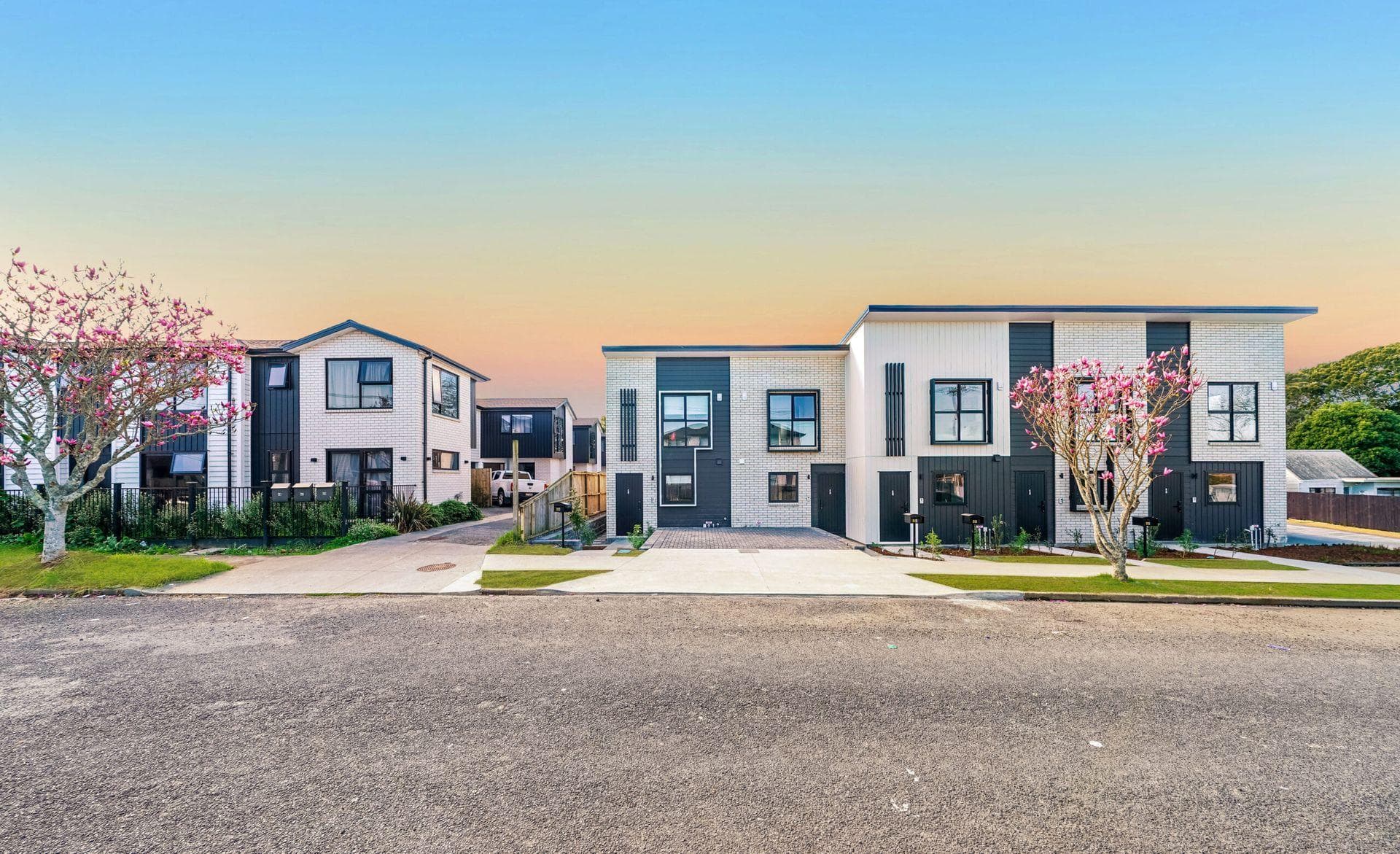 6 & 8 Wilmshurst Avenue, Papatoetoe. Photo 12 of 15.