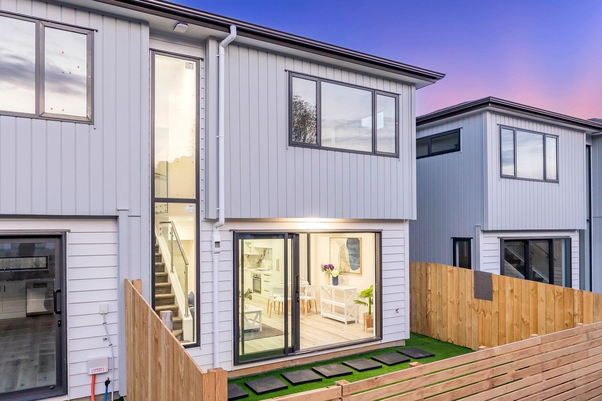 6 Vine Street, Mangere East. Photo 2 of 19.