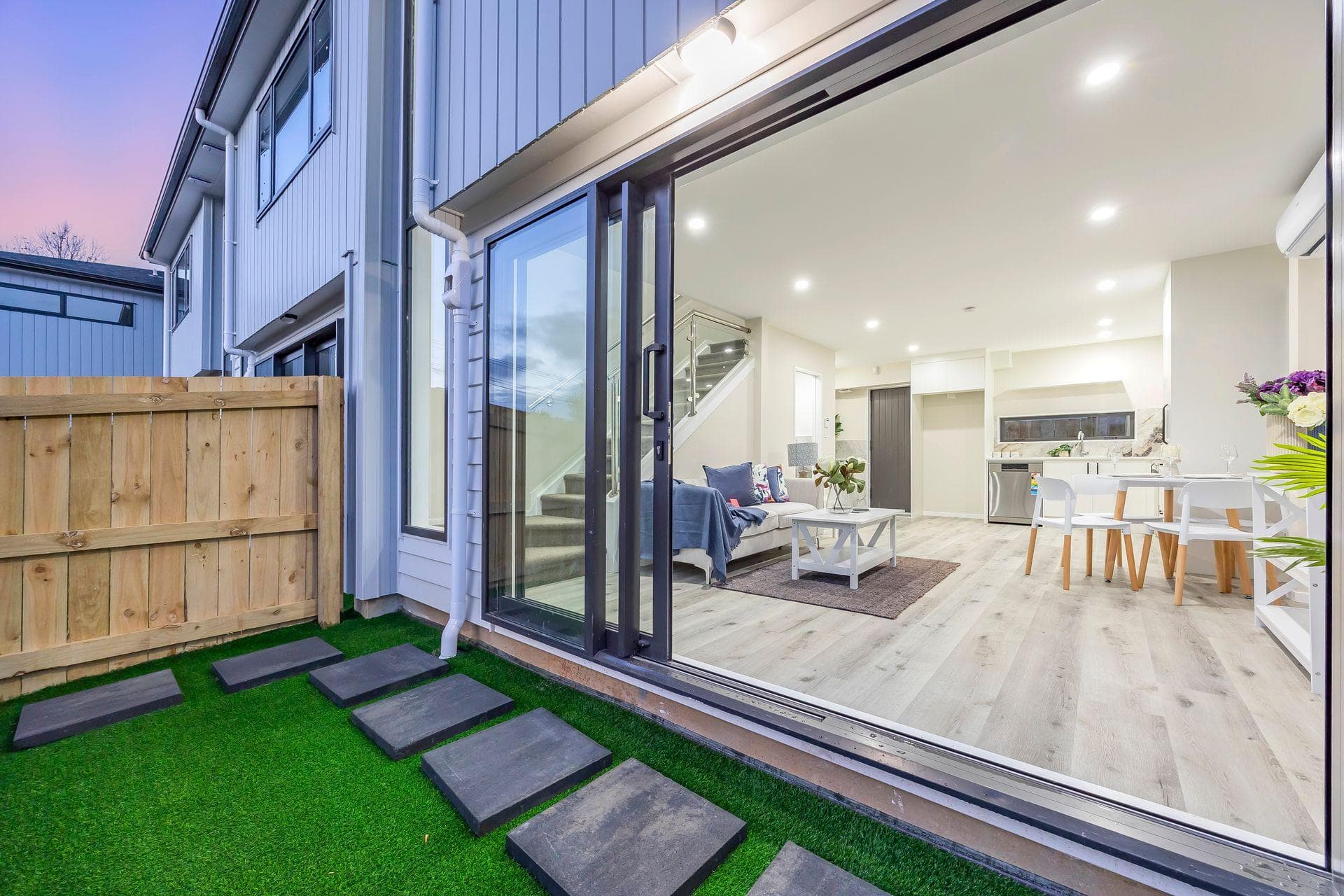 6 Vine Street, Mangere East. Photo 4 of 19.