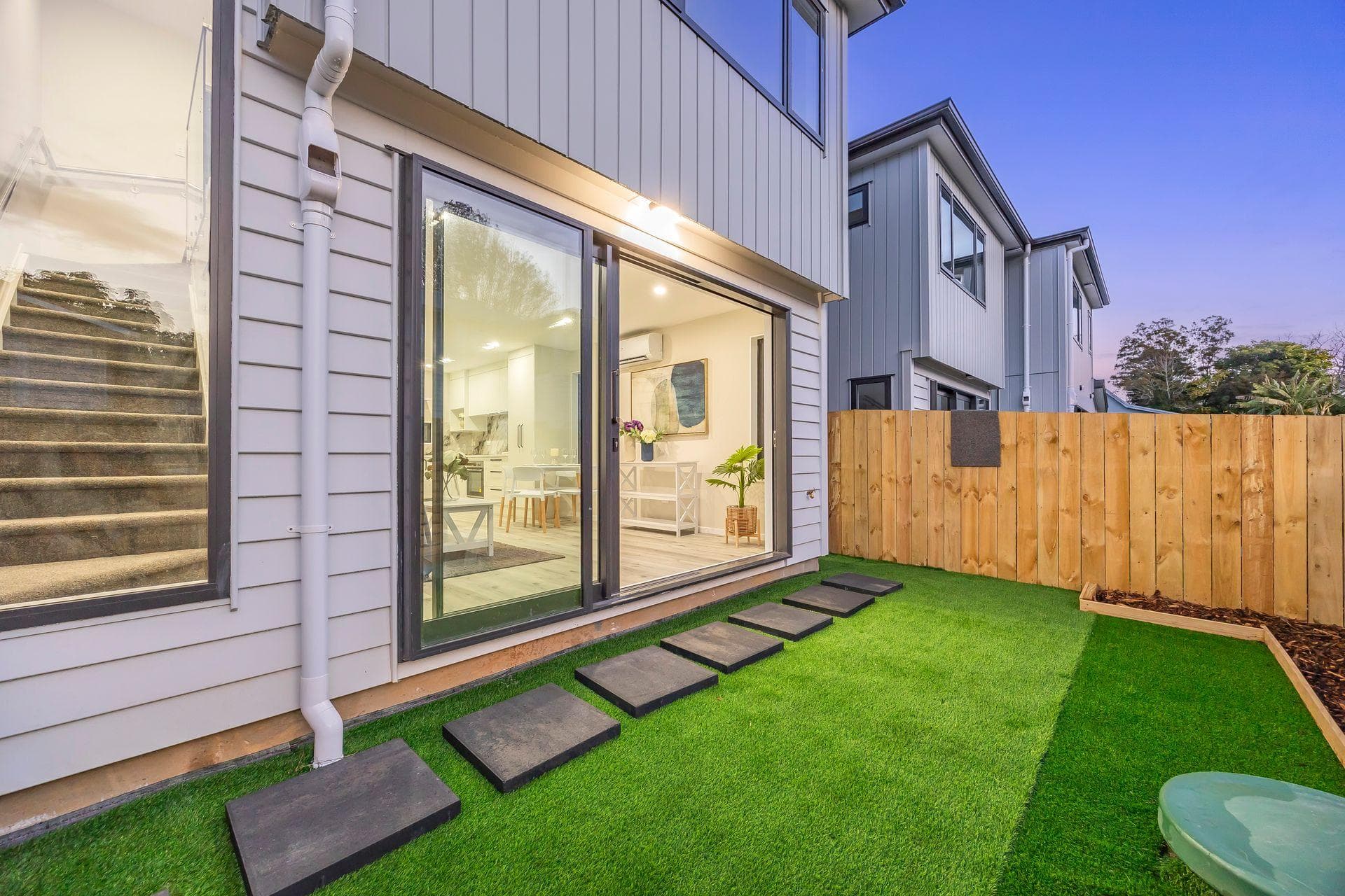 6 Vine Street, Mangere East. Photo 5 of 19.