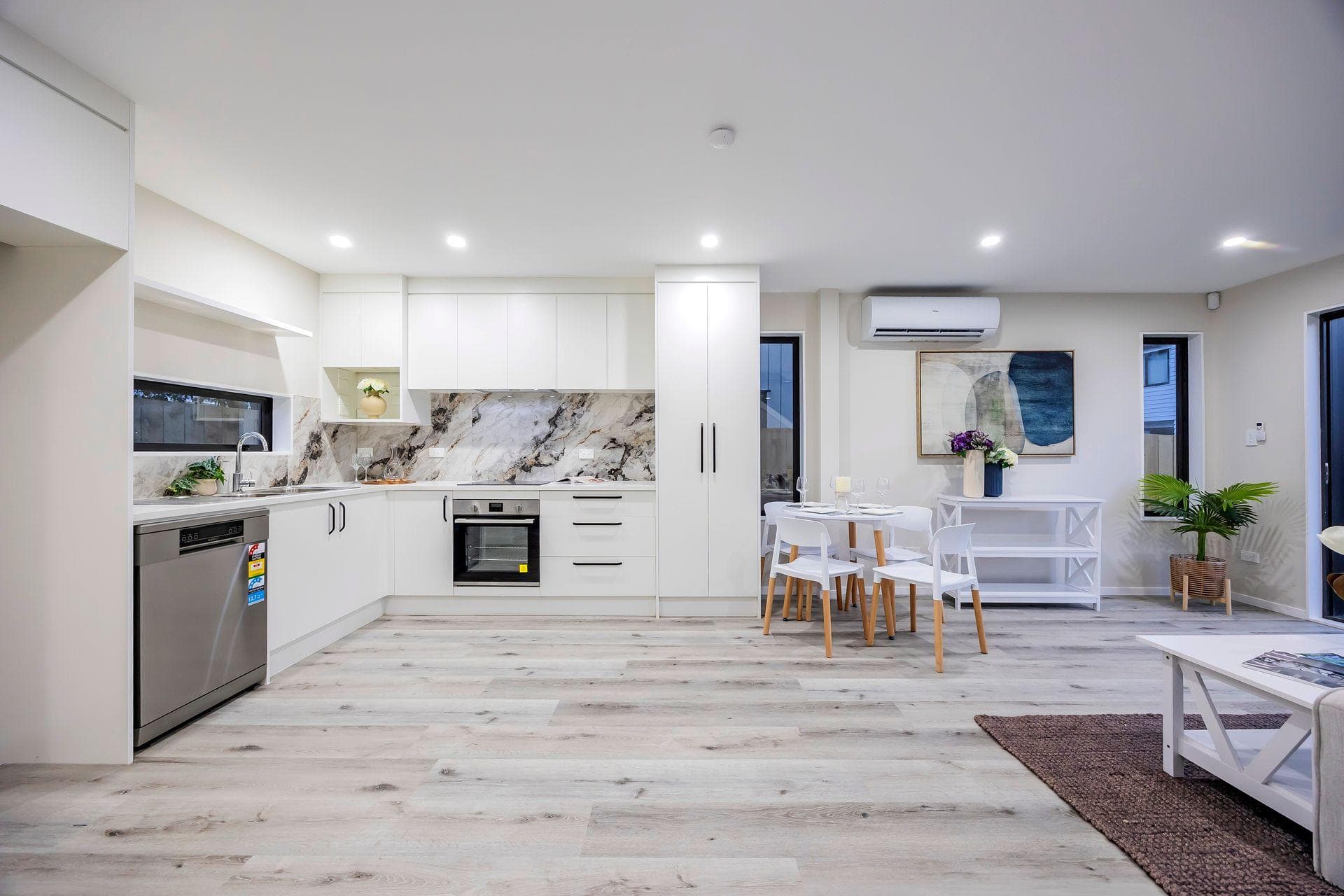6 Vine Street, Mangere East. Photo 8 of 19.