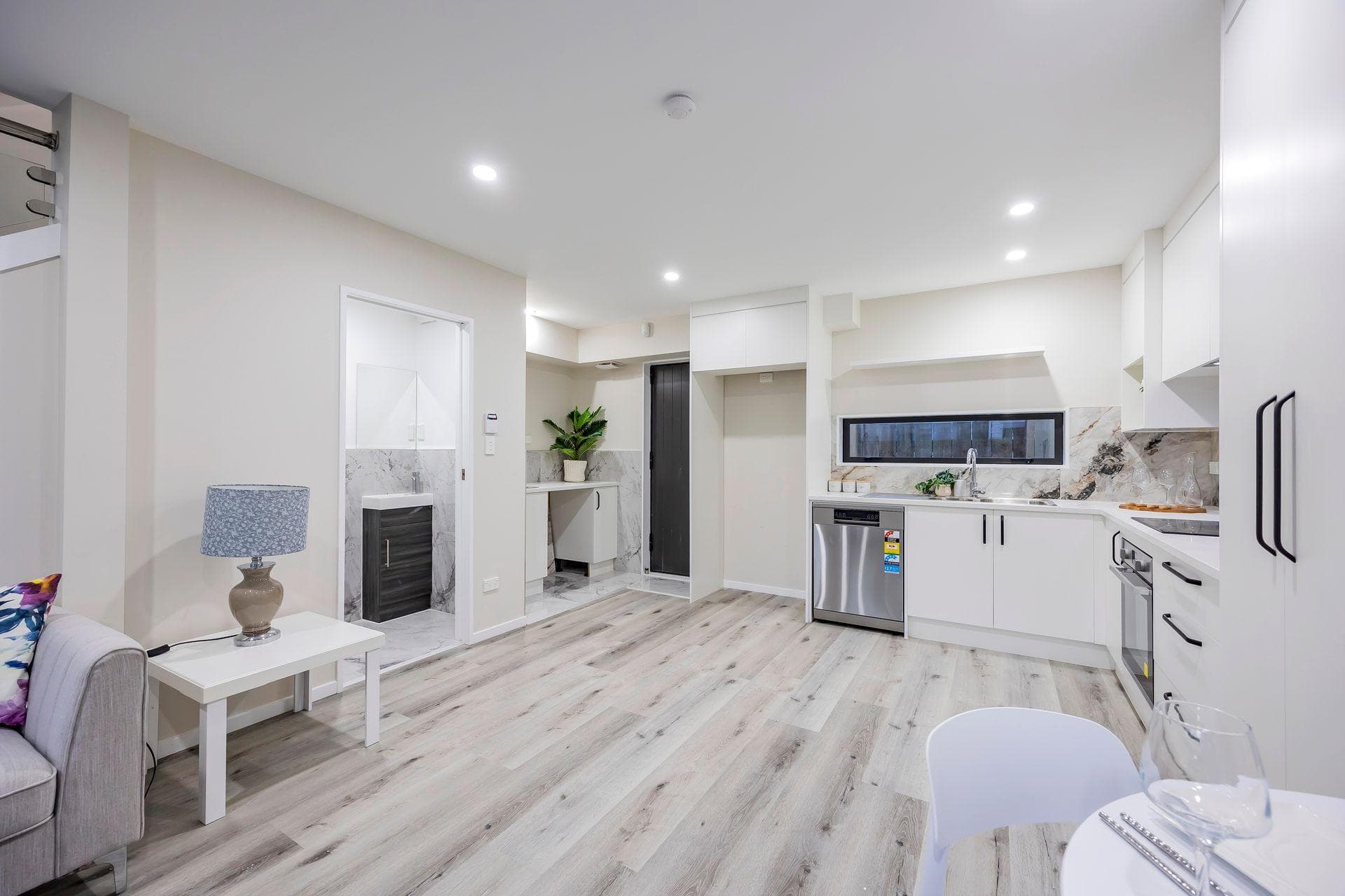 6 Vine Street, Mangere East. Photo 14 of 19.
