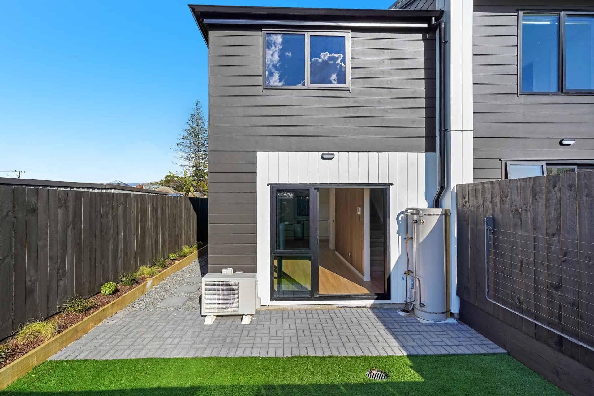 9 Kamaka Road, Mangere Bridge. Photo 2 of 17.