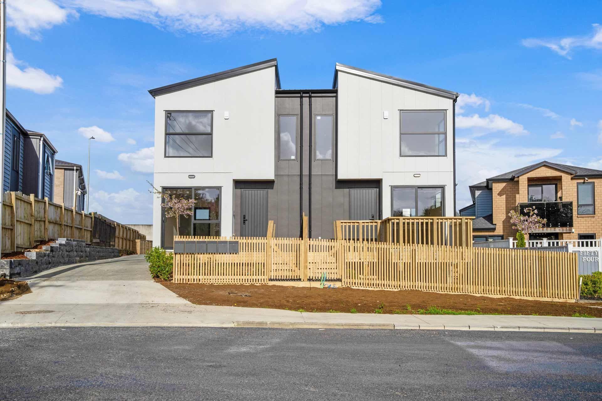 52 Greenmeadows Avenue, Manurewa. Photo 2 of 13.