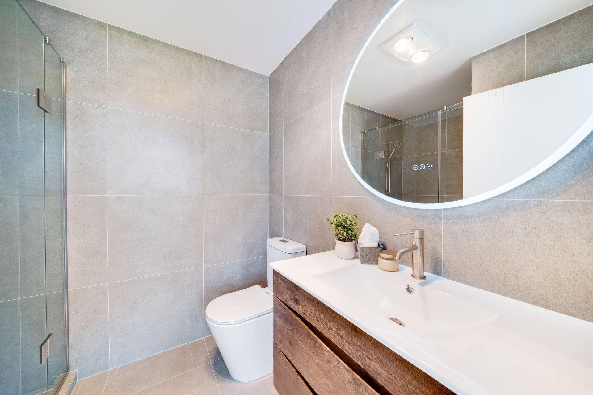 60 Yeovil Road, Te Atatu Peninsula. Photo 10 of 12.
