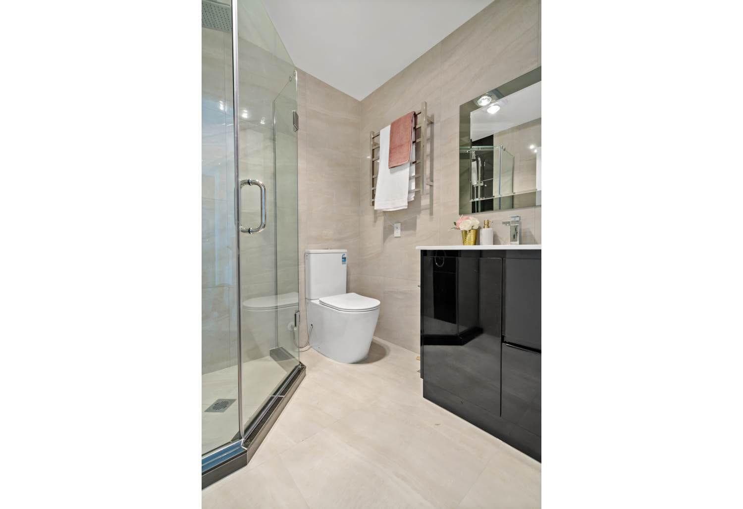 44 & 46 Hillcrest Road, Papatoetoe. Photo 4 of 11.