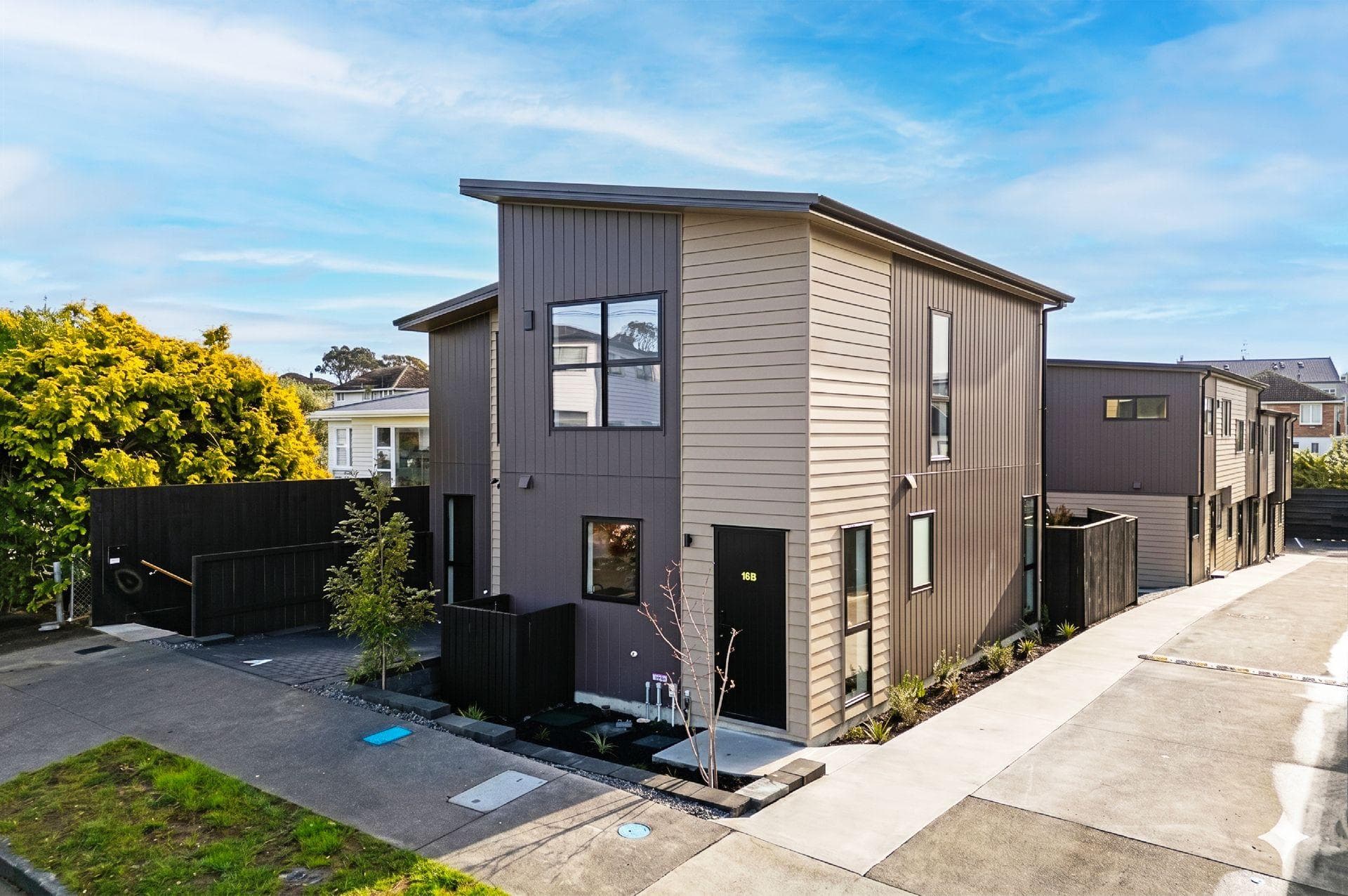 16 Geneva Place, Blockhouse Bay. Photo 2 of 24.