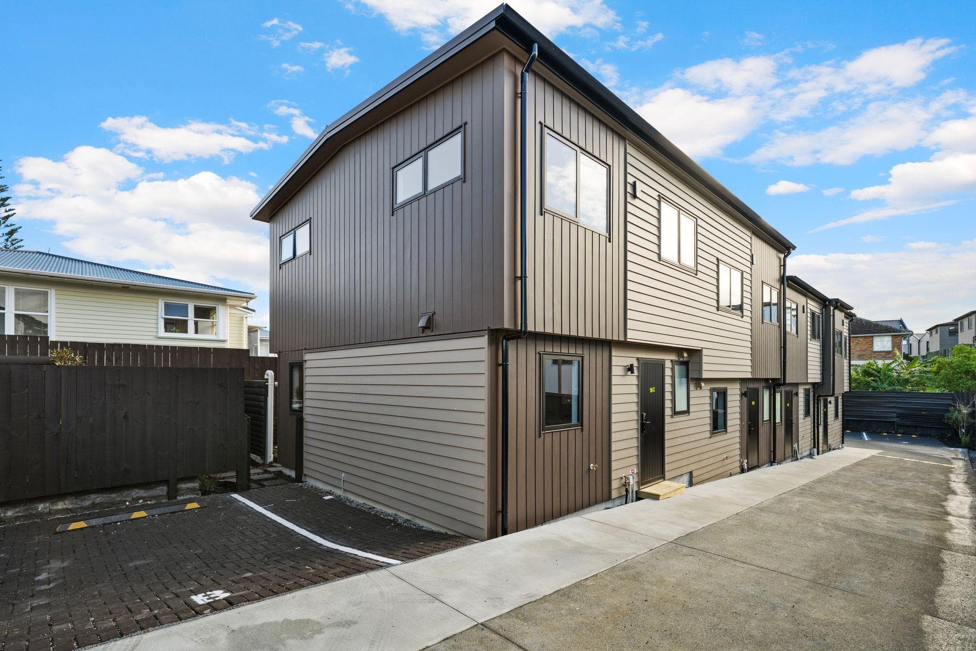 16 Geneva Place, Blockhouse Bay. Photo 4 of 24.