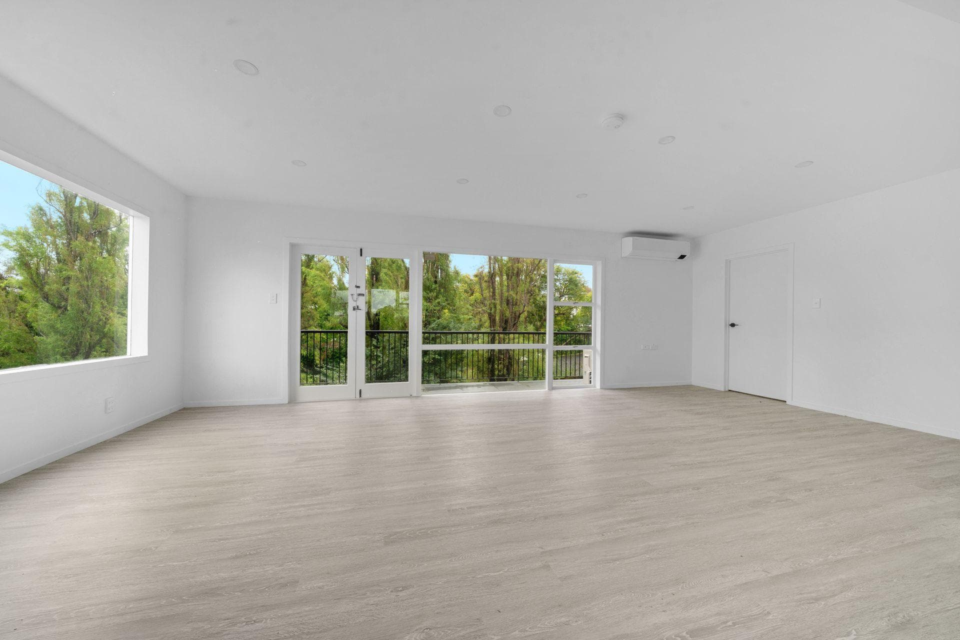 16 Dallinghoe Crescent, Milford. Photo 8 of 12.